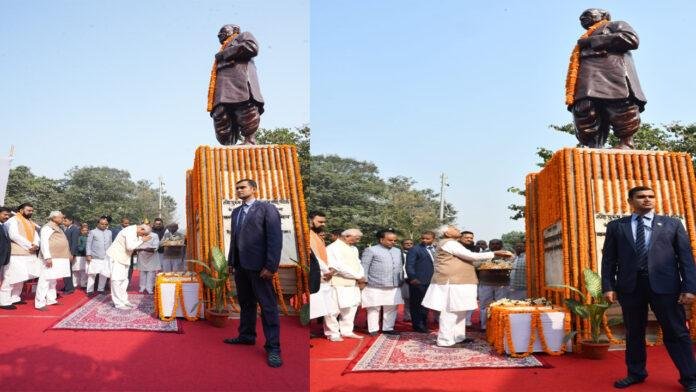 सरदार वल्लभ भाई पटेल की पुण्यतिथि पर राज्यपाल व CM ने दी श्रद्धांजलि