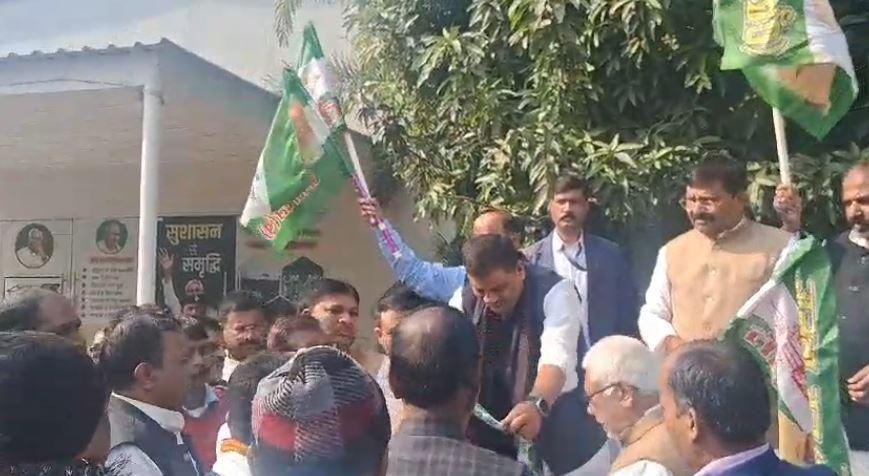 JDU प्रदेश कार्यालय से 'नारी शक्ति रथ' व 'कर्पूरी रथ' रवाना