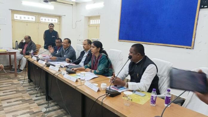 जिला परिषद की बैठक हंगामेदार