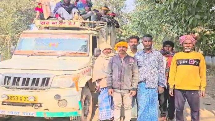 बोरसी की चिंगारी से फूस की झोपड़ी में लगी आग, वृद्ध की मौत