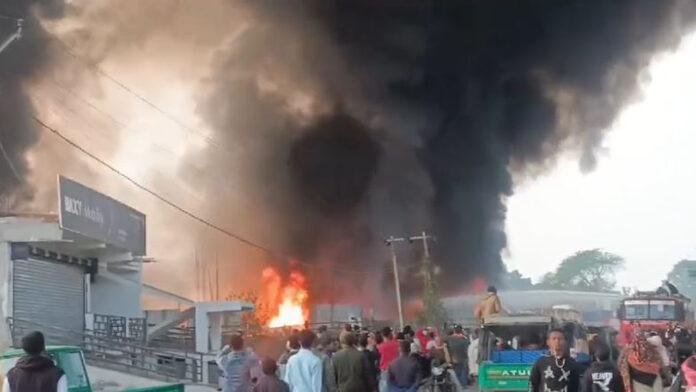 कबाड़खाना में लगी भीषण आग