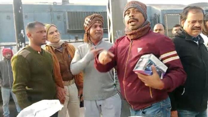 Raxaul :कस्टम टीम को लिया हिरासत में GRP