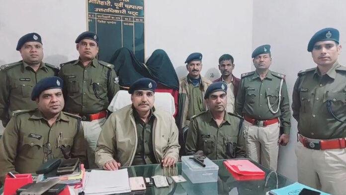 Motihari Police गैस एजेंसी लूटकांड का खुलासा, हथियार के साथ 2 अपराधी गिरफ्तार
