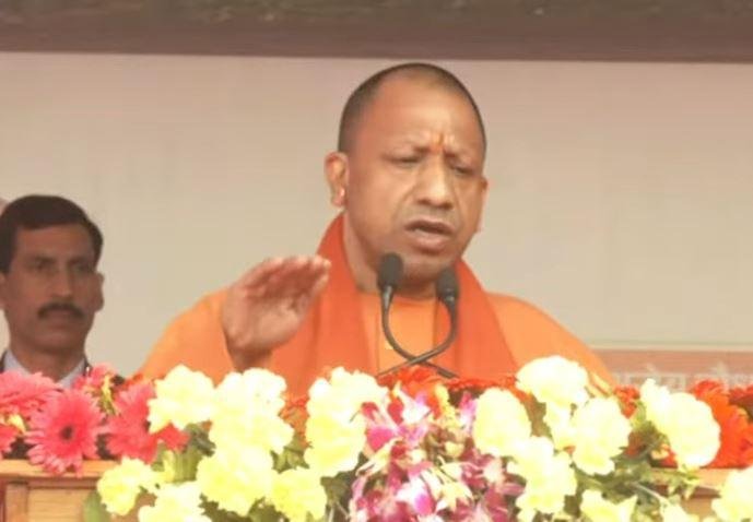 लखनऊ में सोमवार को किसान सम्मान दिवस समारोह को संबोधित करते सीएम योगी आदित्यनाथ। 