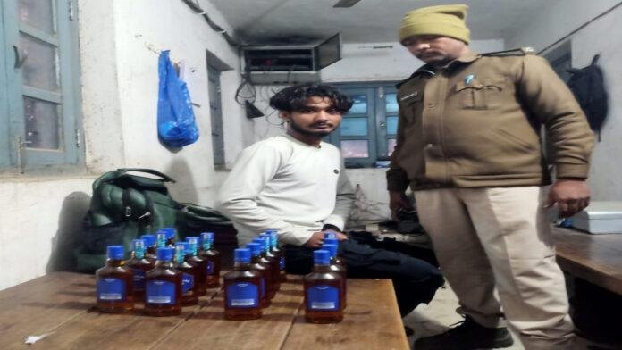 जब्त शराब के साथ धंधेबाज गिरफ्तार