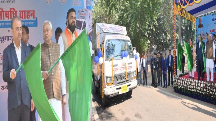 मुख्यमंत्री ने 109 मुफ्त औषधि वाहनों को हरी झंडी दिखाकर किया रवाना