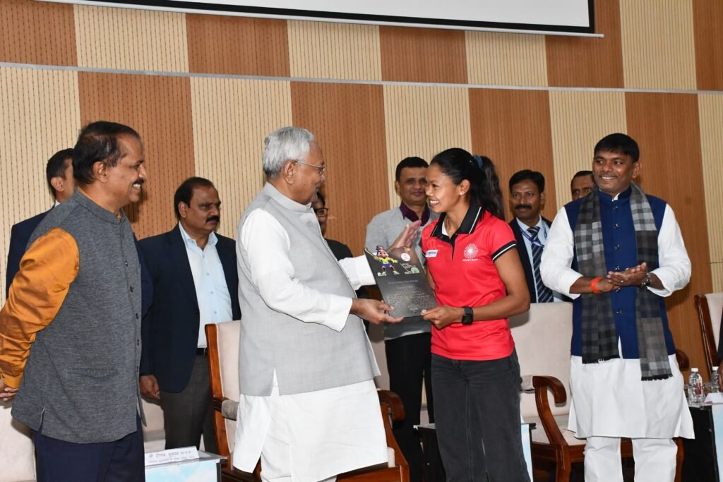 विमेंस एशियन हॉकी चैंपियंस ट्रॉफी : मुख्यमंत्री ने विजेता टीम की खिलाड़ियों को किया सम्मानित 3 22Scope News Nitish Jhel 22Scope News