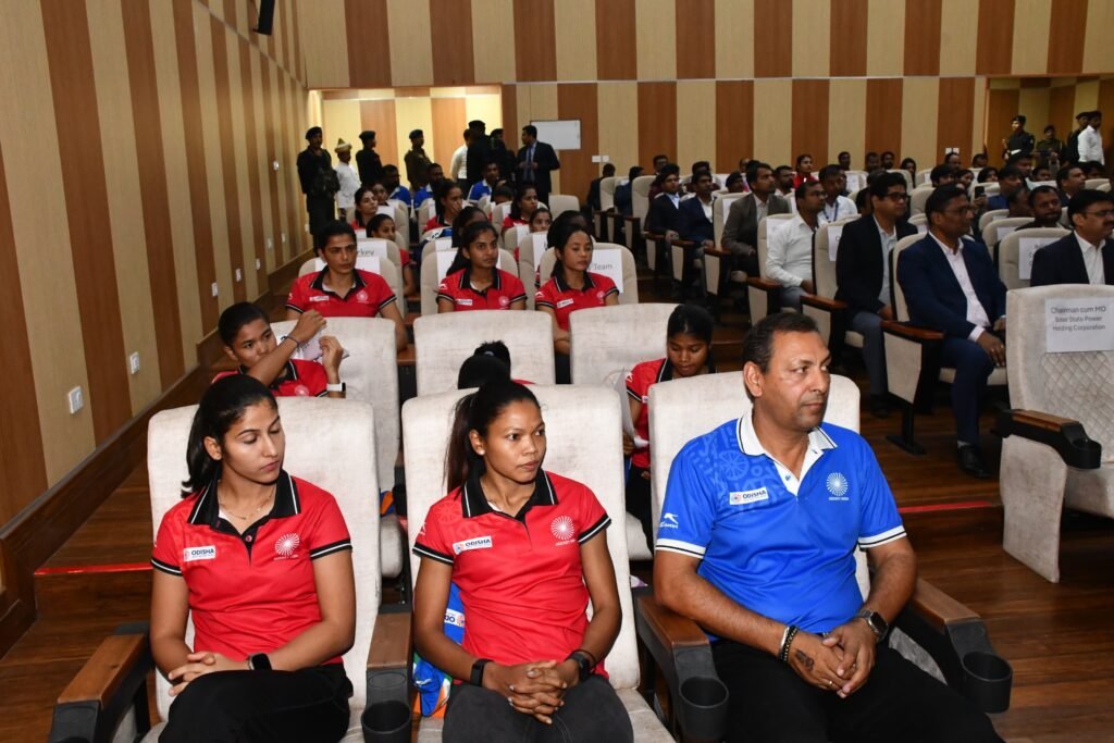 विमेंस एशियन हॉकी चैंपियंस ट्रॉफी : मुख्यमंत्री ने विजेता टीम की खिलाड़ियों को किया सम्मानित 6 22Scope News Nitish Khel 6 22Scope News