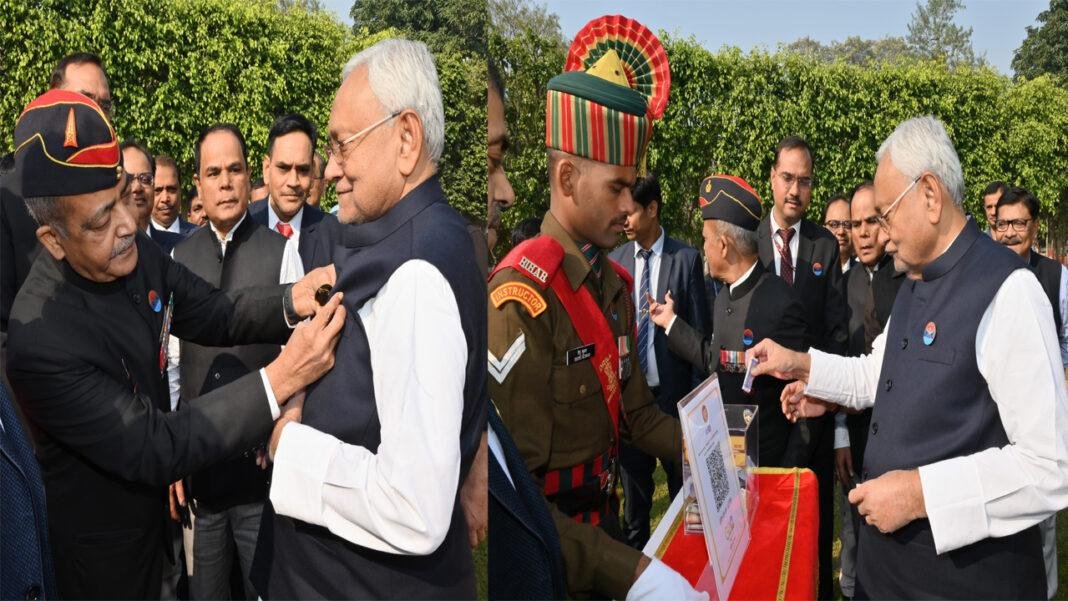 मुख्यमंत्री ने कहा- बहादुर सैनिकों के कल्याण व पुनर्वास के लिए बिहार स्टेट एक्स सर्विसमैन बेनेवोलेंट फंड में करें अंशदान 