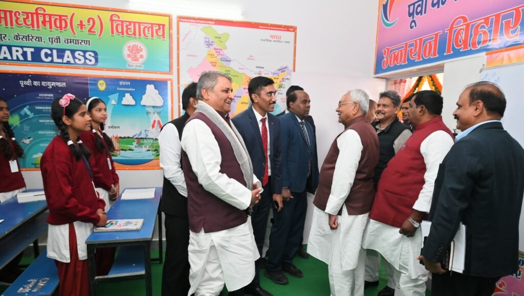 प्रगति यात्रा के दौरान मोतिहारी पहुंचे नीतीश, कई योजनाओं का किया उद्घाटन व शिलान्यास