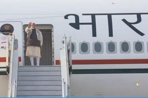 कुवैत के लिए रवाना होते पीएम मोदी। 