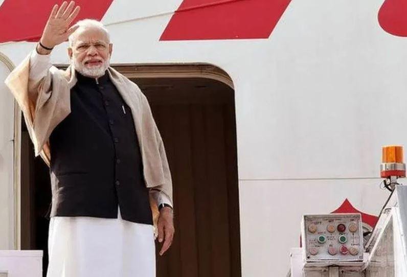कुवैत के लिए रवाना होते पीएम मोदी। 