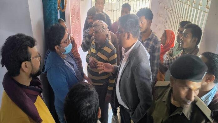 Sitamarhi बिल भुगतान न करने पर मरीज व परिजनों को बनाया बंधक, DM के आदेश पर हुए मुक्त
