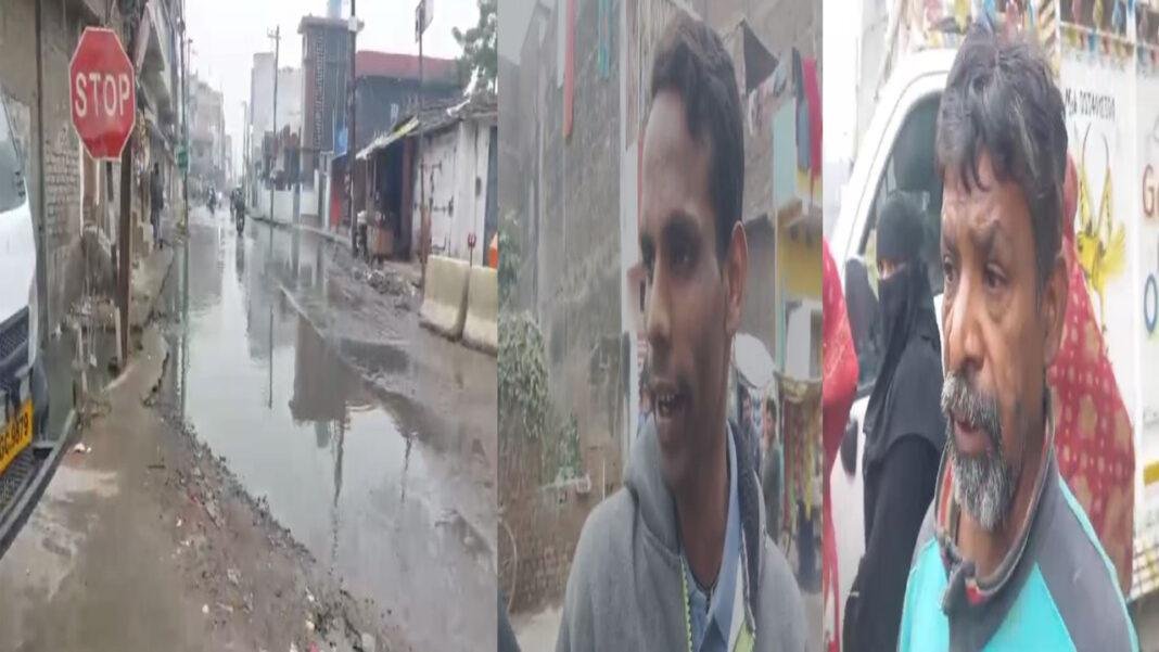 बिना बरसात के सड़कों पर लगा पानी, जनता हुई परेशान