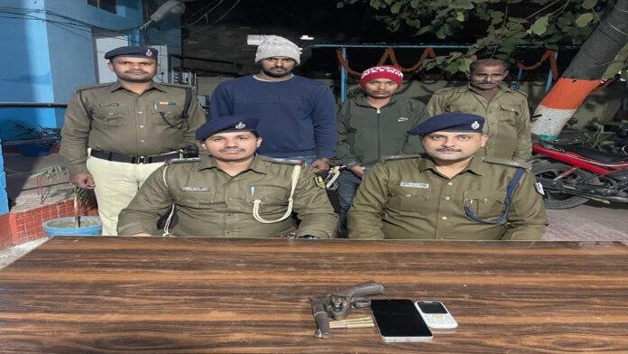 बाइक और देसी देसी कट्टा के साथ पकड़े गए 2 अपराधी