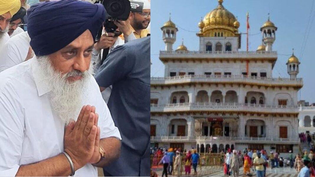 श्री अकाल तख्त साहिब की ओर से धार्मिक सजा के ऐलान के बाद नतमस्तक शिअद अध्यक्ष सुखबीर सिंह बादल।