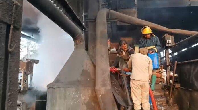 Dhanbad fire : पार्थ स्टील में लगी भीषण आग, लाखों का सामान जलकर खाक...