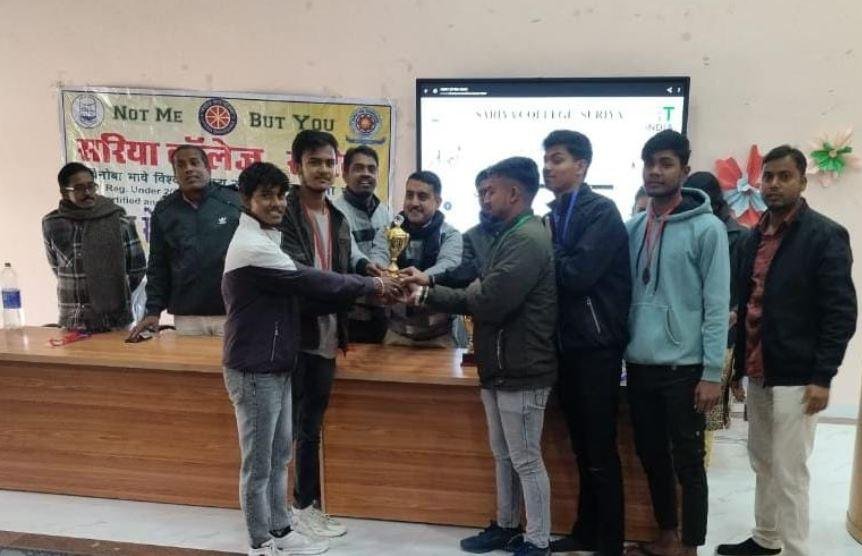 Giridih : सरिया कॉलेज में खेलकूद प्रतियोगिता का समापन, विजेता खिलाड़ियों को किया गया सम्मानित | 22Scope News gfr min 22Scope News