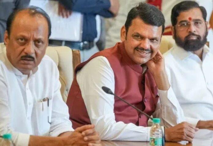 maharashtra महायुति मंत्रिमंडल विस्तार कार्यक्रम में मौजूद सीएम और दोनों डिप्टी सीएम