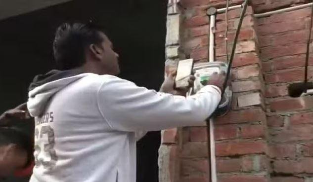 बिजली चोरी के आरोप में सपा सांसद पर संपत्ति से ज्यादा का लगा जुर्माना सपा सांसद जियाउर्रहमान बर्क के आवास पर कार्रवाई।
