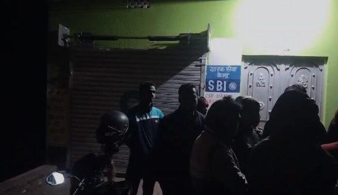Dhanbad Breaking : सीएसपी संचालक से देसी कट्टा सटाकर लूट लिए रुपए, दो बदमाशों ने...