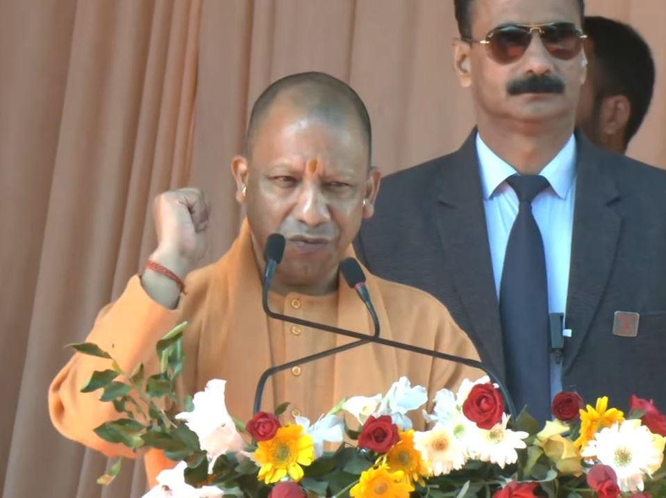 अयोध्या के रामायण मेला में सीएम योगी आदित्यनाथ