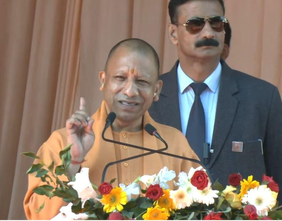 अयोध्या के रामायण मेला में सीएम योगी आदित्यनाथ