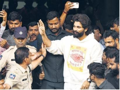 Allu Arjun से पुलिस की पूछताछ शुरू, सभी की लगी निगाहें... | 22Scope News Allu Arrjun File Photo