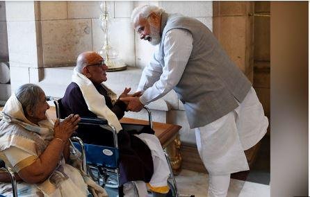महाकुंभ 2025 में काशी के संतों की अखाड़ों के साथ होगी अहम बैठक | 22Scope News काशी विद्वत परिषद के पुरोधा सदस्यों संग पीएम मोदी की फाइल फोटो