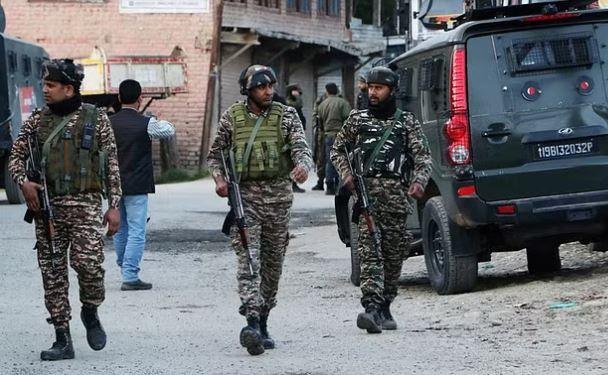 Jammu & Kashmir : Encounter में 5 आतंकी ढेर, दो जवान घायल File photo
