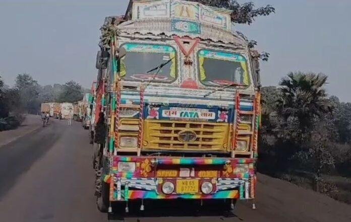 Pakur Breaking : अवैध बालू के धंधेबाजों के खिलाफ प्रशासन की बड़ी कार्रवाई, 7 ट्रक जब्त...