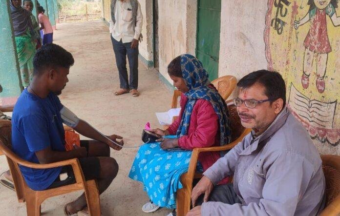 Gumla : सुदूरवर्ती क्षेत्रों में स्वास्थ्य सुविधाएं उपलब्ध कराने हेतु जिला प्रशासन का प्रयास