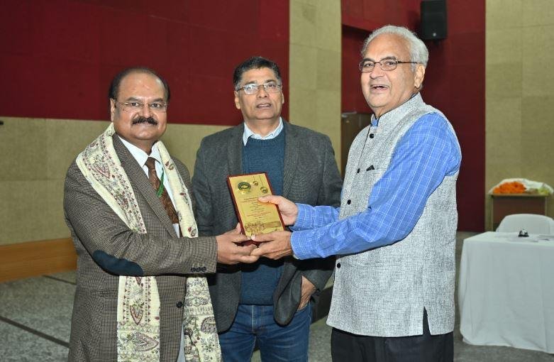 फेरोइलेक्ट्रिक्स