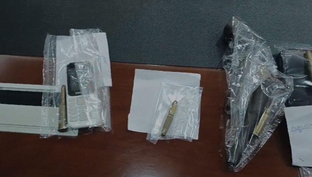 Pakur Crime : लूटपाट और गोलीबारी मामले में 5 गिरफ्तार, लोडेड पिस्टल सहित ये बरामद... 2 22Scope News Pakur Crime : बरामद हथियार और सामान