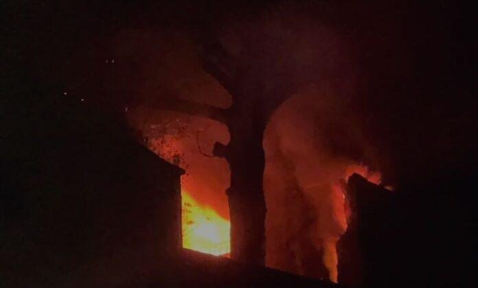 Jamshedpur fire : केबल कंपनी में अचानक लगी भीषण आग, धधकती आग के बीच...