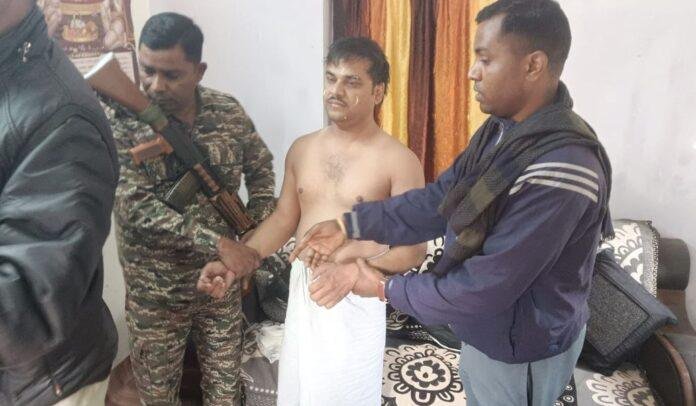 Latehar Crime : नेतरहाट आवासीय विद्यालय के प्रशासनिक अधिकारी को घूस लेते एसीबी की टीम ने रंगेहाथ दबोचा...