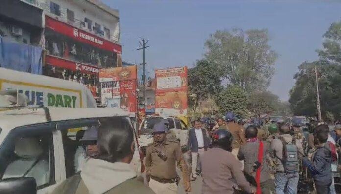 JSSC Protest : छात्र नेता देवेन्द्र महतो सहित कई छात्र हिरासत में, भारी संख्या में...
