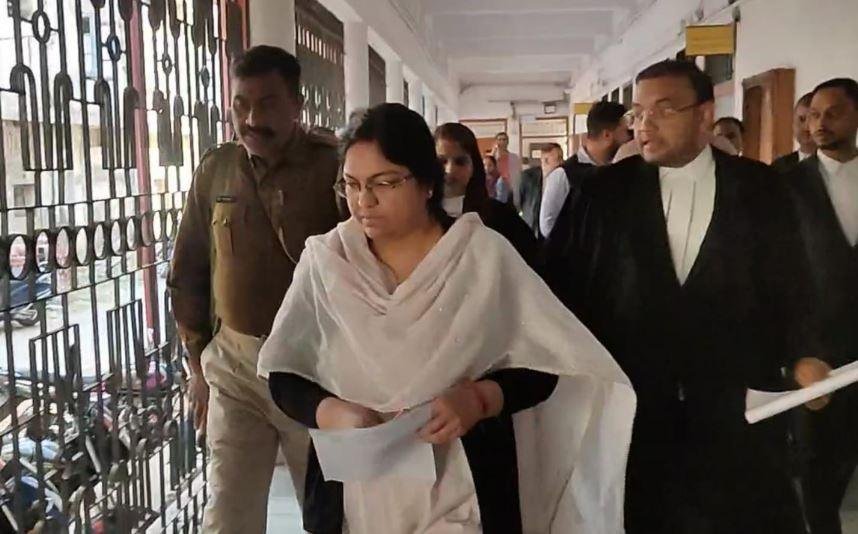 Breaking : पूजा सिंघल को मिली बेल