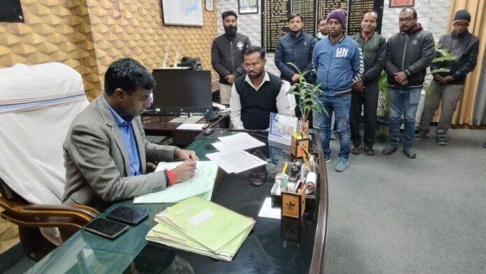 तह8द-min Ranchi : डीसी मंजूनाथ भजंत्री ने ओरमांझी अंचल कार्यालय का निरीक्षण...