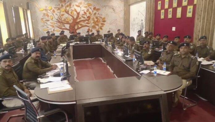 ताब-min Giridih : एसपी के नेतृत्व में पुलिस की हाई लेवल मीटिंग, दिये ये निर्देश...
