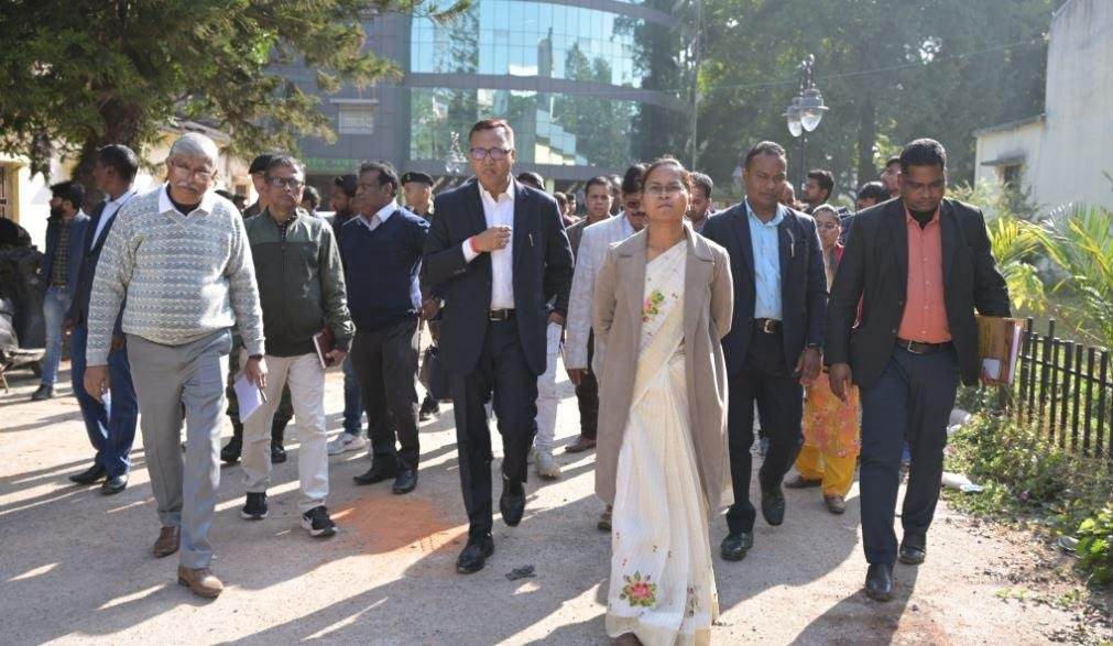 Ranchi : निरीक्षण के दौरान मंत्री शिल्पी नेहा तिर्की