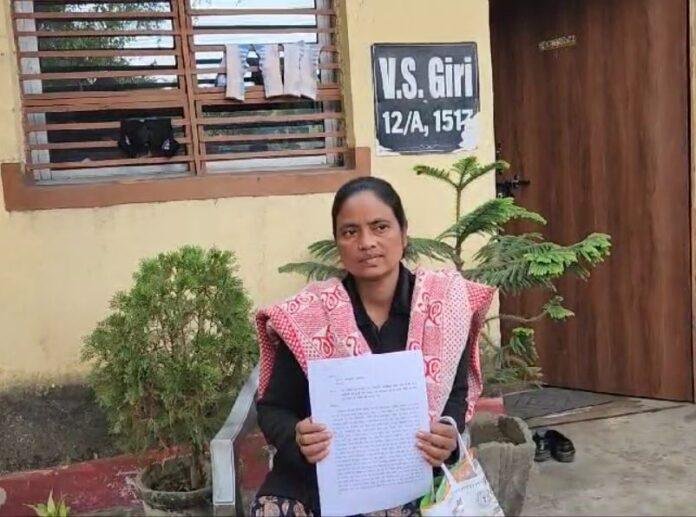 थाने में अमिता बिरुआ
