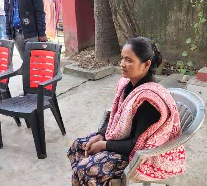 थाने में अमिता बिरुआ