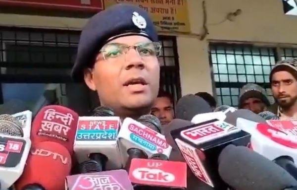 Love Affair : प्यार में धोखा ! प्रेमिका ने काट दिया प्रेमी का गुप्तांग, ये थी वजह... Love Affair : जानकारी देती पुलिस