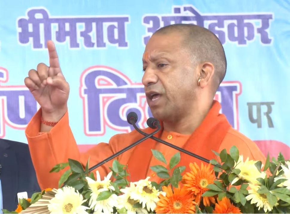 लखनऊ के कार्यक्रम में सीएम योगी आदित्यनाथ। 