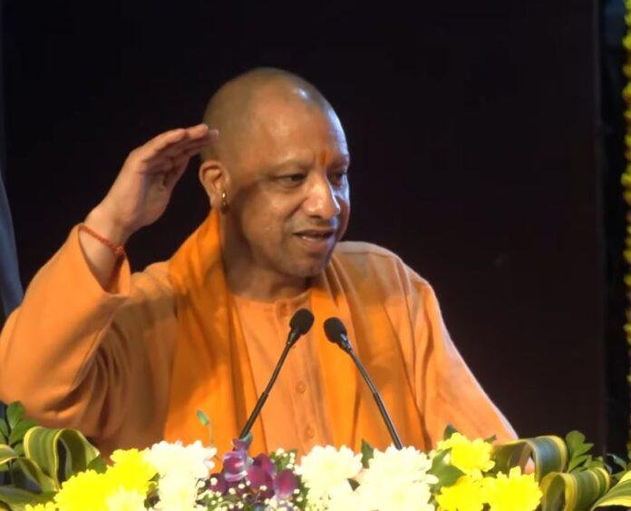 ‘विश्व दिव्यांग दिवस’ के अवसर पर लखनऊ के लोक भवन में आयोजित ‘राज्य स्तरीय पुरस्कार वितरण समारोह’ में CM Yogi