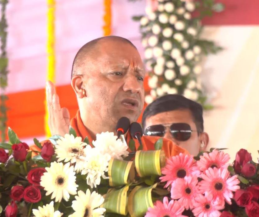 वर्ष 2014 के बाद नए भारत में महिलाओं को मिला सम्मानजनक स्थान, बोले CM Yogi वाराणसी में शनिवार को पिंडरा के कार्यक्रम को संबोधित करते सीएम योगी आदित्यनाथ।