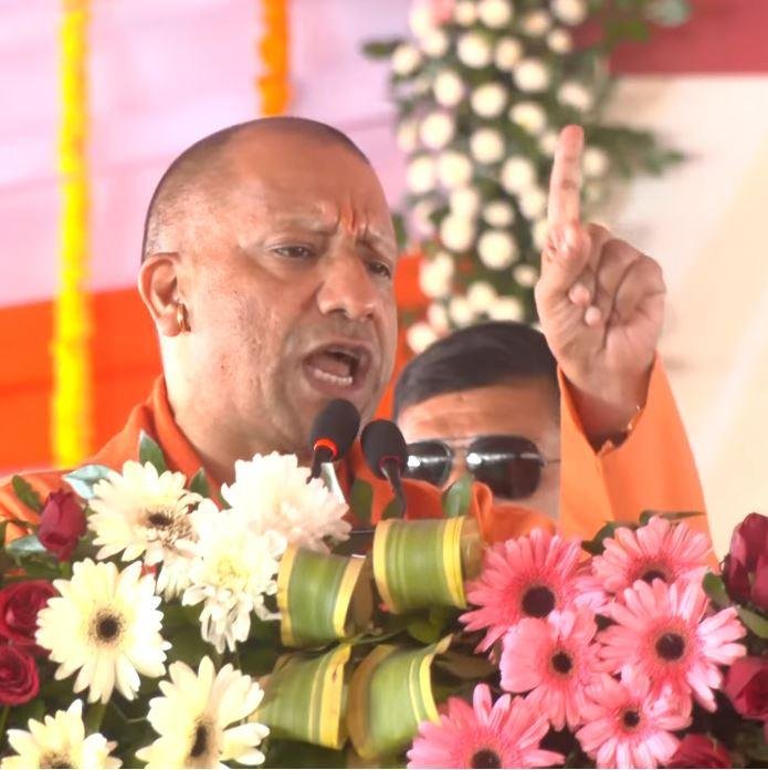 वाराणसी के पिंडरा में शनिवार की सीएम योगी आदित्यनाथ। 