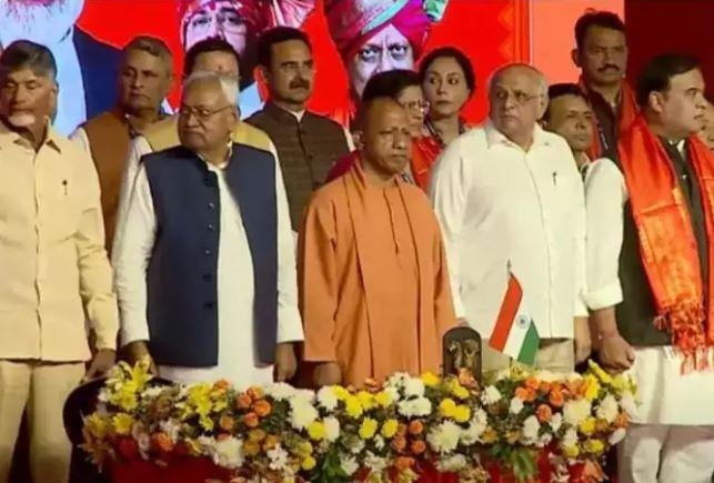 महाराष्ट्र में विधानसभा का सत्र 7 सितंबर से 4 22Scope News महाराष्ट्र में नई सरकार के शपथ ग्रहण समारोह में मौजूद एनडीए के विभिन्न प्रदेशों के सीएम।