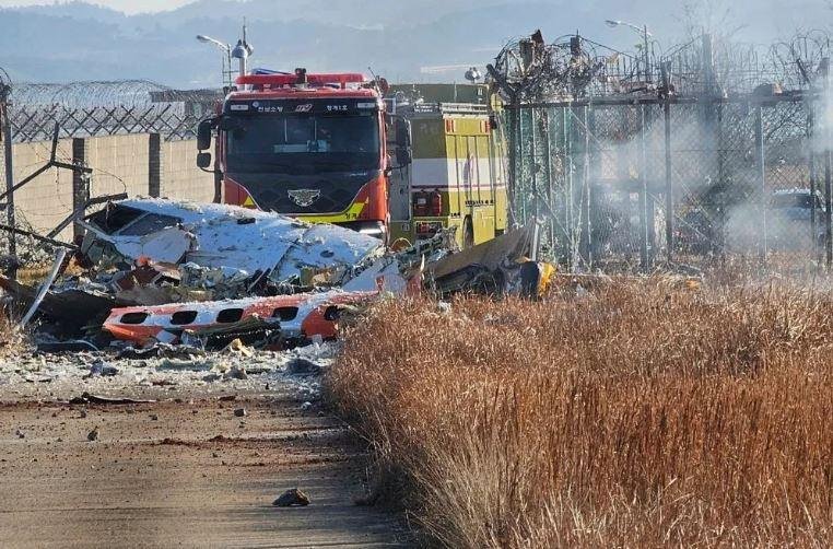 South Korea में Plane crash के लिए जेजू एयर के सीईओ ने मांगी माफी दक्षिण कोरिया में हुए विमान हादसे के खौफनाक मंजर की ताजा तस्वीर।